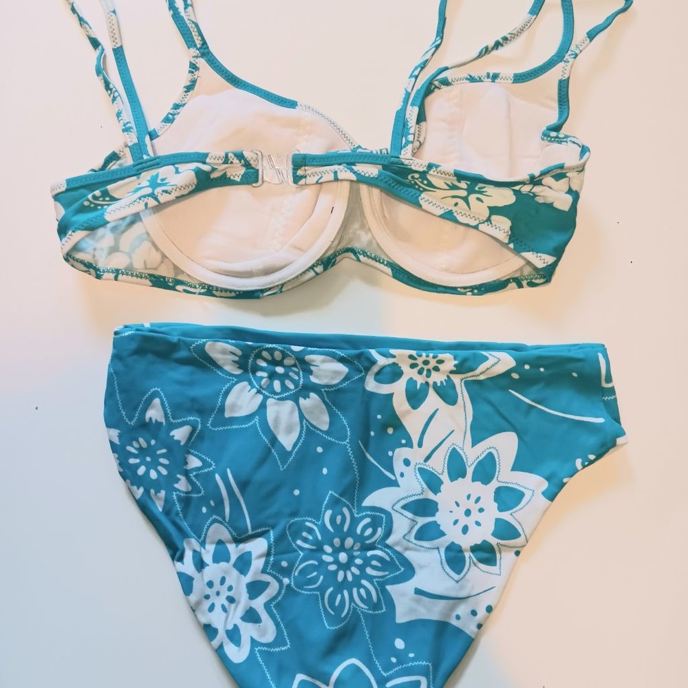 Swimsuit - Picture 2 of 3